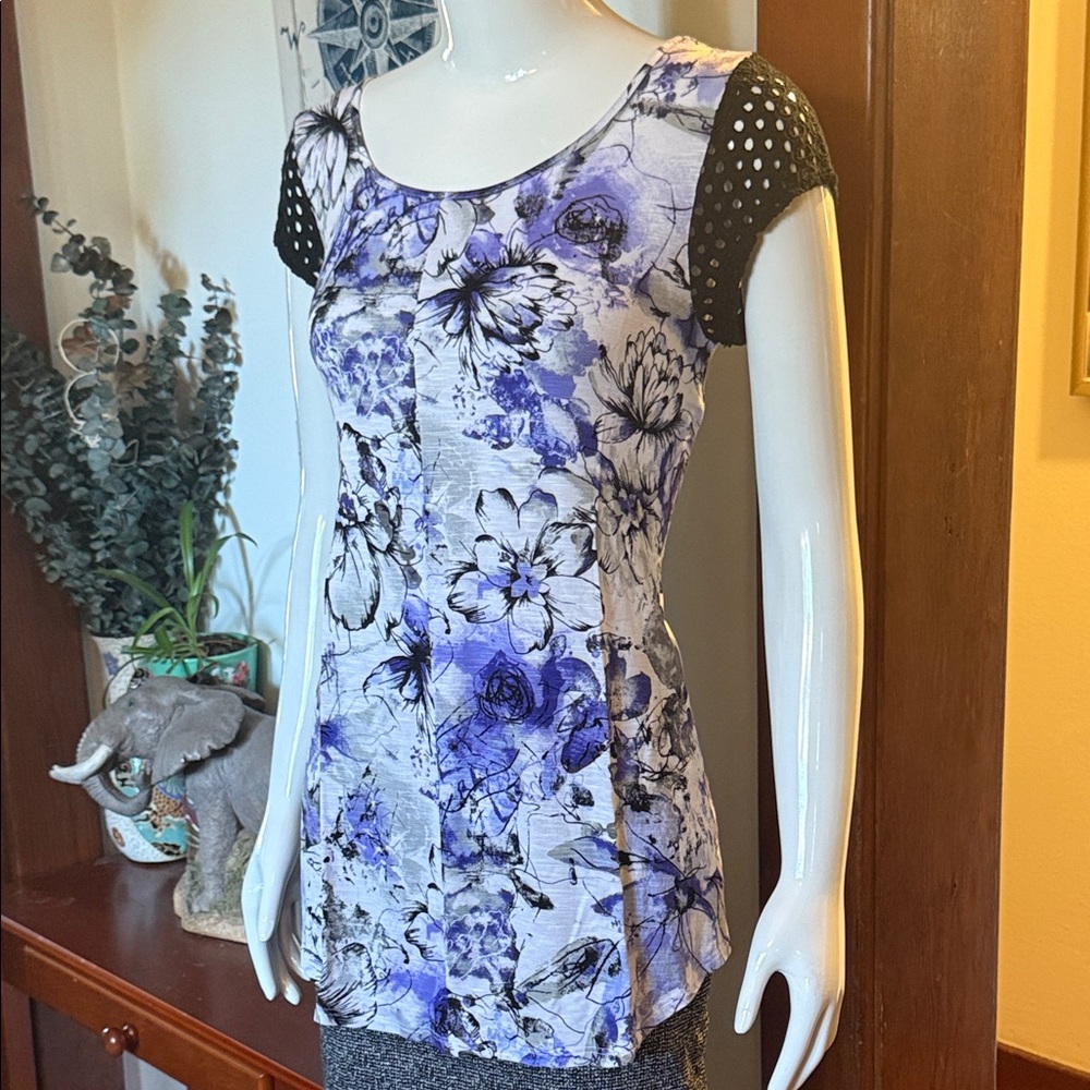 NWT northern reflections size small Floral Women's Blouse - Purple and Black